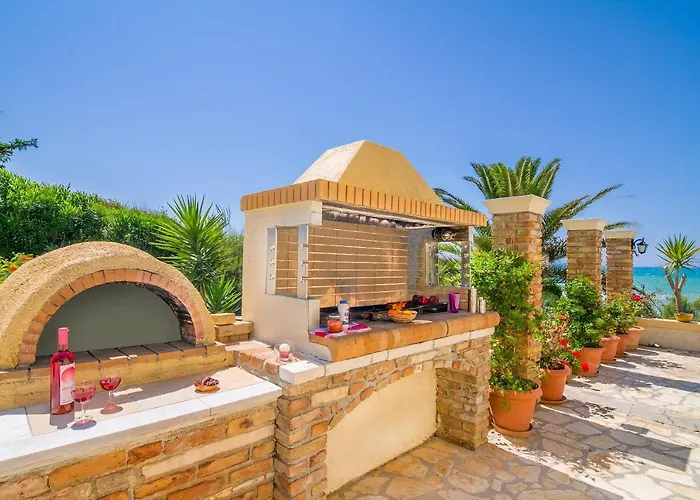 Beachfront Victoras - With Private Вилла Сидарион