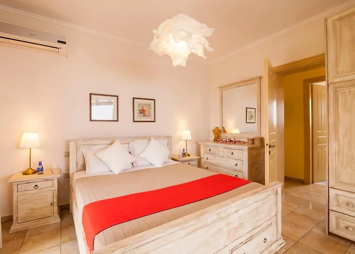 Вилла Beachfront Victoras - With Private
