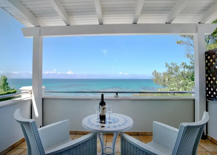 Beachfront Victoras - With Private Вилла Сидарион