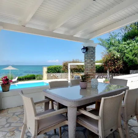 Beachfront Victoras - With Private וילה