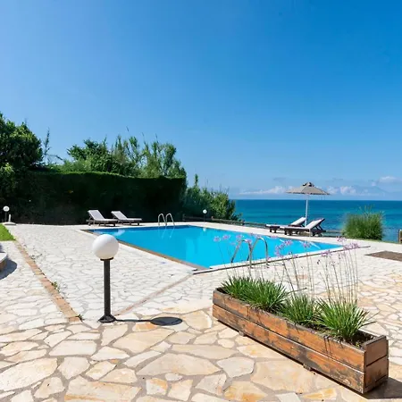 Beachfront Victoras - With Private