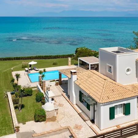 Beachfront Victoras - With Private *