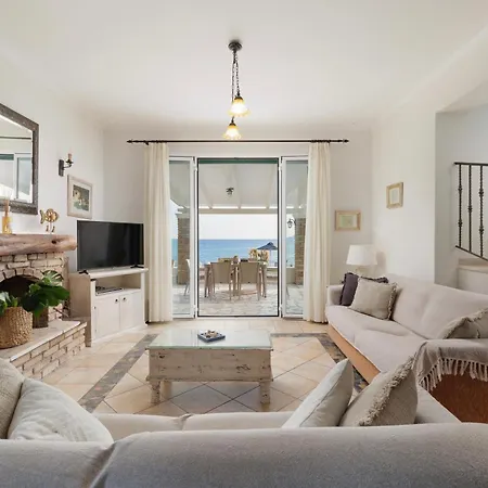 וילה Beachfront Victoras - With Private סידריון