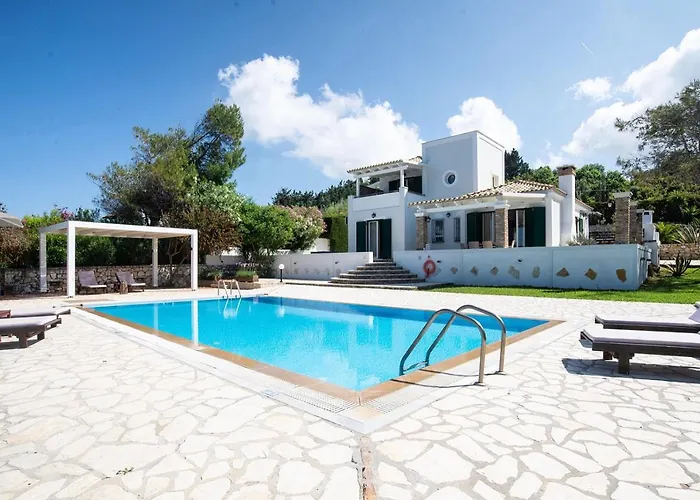 Beachfront Victoras - With Private *