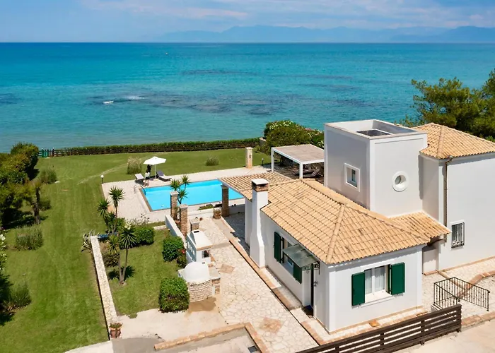 Beachfront Victoras - With Private *