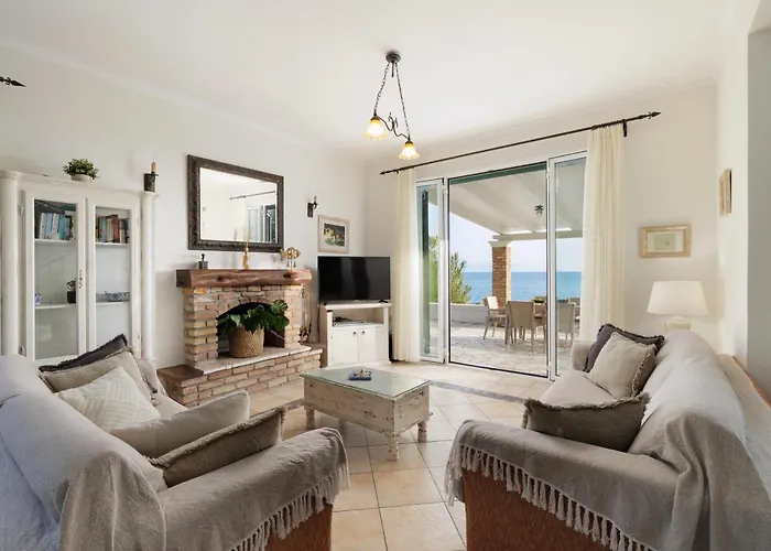 וילה Beachfront Victoras - With Private *