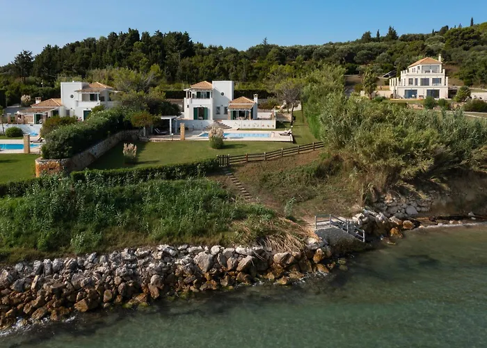 Beachfront Victoras - With Private Sidárion