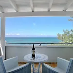 Beachfront Victoras - With Private Villa Sidárion