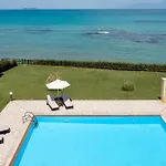 Beachfront Victoras - With Private Villa Sidárion