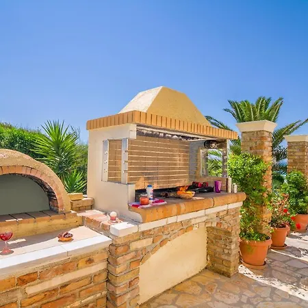 Beachfront Victoras - With Private Villa Sidárion