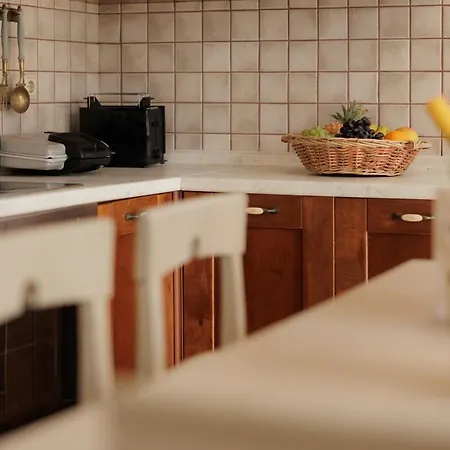 Beachfront Victoras - With Private Villa Sidárion