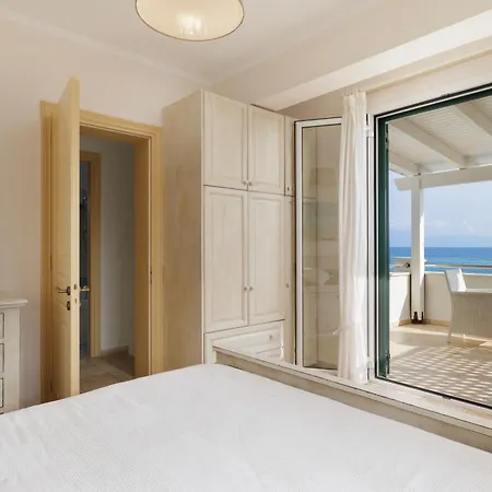 Beachfront Victoras - With Private Вилла