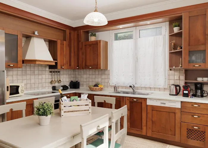 Beachfront Victoras - With Private *